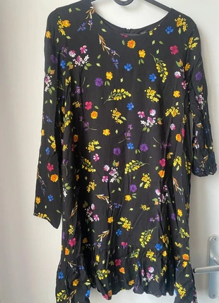Robe Zara fleurie taille S, marque: Zara, état: Bon état, taille: S / 36 / 8, 5,00 €, 5,95 € Protection acheteurs incluse