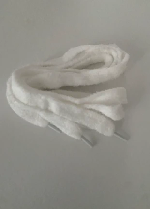 Lacet fluffy blanc., marque: Fluffy, état: Neuf avec étiquette, 4,00 €, 4,90 € Protection acheteurs incluse