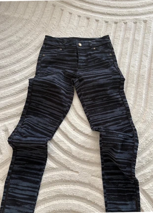 Pantalon rayé Karl Marc John – Taille XS – Velours chic & détails raffinés, merk: Karl Marc John, staat: Nieuw zonder prijskaartje, maat: XS / 34 / 6, € 9,90, € 11,10 inclusief Kopersbescherming Pro