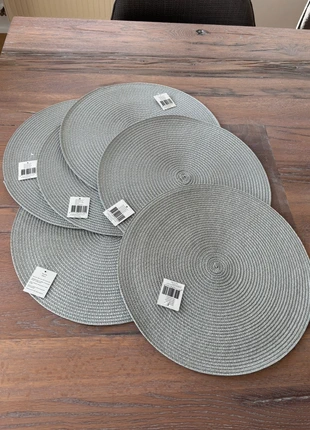 Neu! Tischsets, Platzsets, 6 Stück, 38 cm Durchmesser, hellgrau, marque: Ohne, état: Neuf, 9,00 €, 10,15 € Protection acheteurs incluse