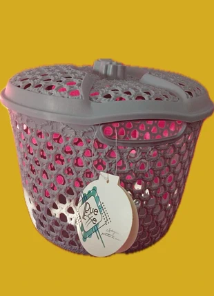 1 Cestino Multiuso Grigio con Coperchio, In Plastica Rigida di Ottima qualità 20x20x18 cm, merk: Duesse, staat: Nieuw met prijskaartje, € 2,50, € 3,33 inclusief Kopersbescherming