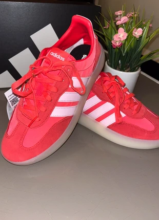 Chaussure adidas neuf, marca: adidas, estado: Muito bom, tamanho: 39, €30.00, €32.20 inclui Proteção do Comprador