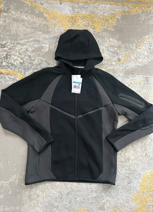 Haut Nike Tech Taille M / Prix négociable à 90€ ou RIEN, brand: Nike, condition: Very good, size: M, €95.00, €100.45 includes Buyer Protection