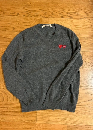 Maglione Comme Des Garçons, marke: Comme Des Garçons Play, zustand: Sehr gut, größe: L, 60,00 €, 63,70 € inklusive Vinted-Käuferschutz