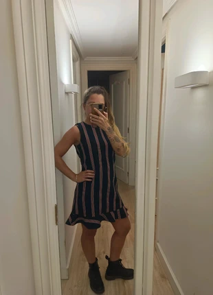 Vestido azul marino sin mangas con rayas verticales y volantes asimétrico, talla S, marca: Zara Trafaluc, estado: Novo sem etiquetas, tamanho: S / 36 / 8, €14.00, €15.40 inclui Proteção do Comprador