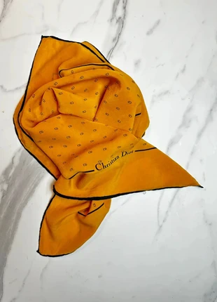 Carré en soie de crêpe Christian Dior vintage, marque: Christian Dior, état: Bon état, 55,00 €, 58,45 € Protection acheteurs (Pro) incluse