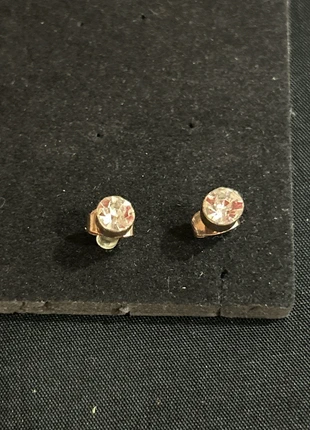 Puces d’oreilles façon diamant, état: Très bon état, 2,00 €, 2,80 € Protection acheteurs incluse