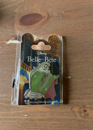 Pins La belle et la bête armoire Disneyland Paris, marque: Disneyland Paris, état: Neuf sans étiquette, 12,00 €, 13,30 € Protection acheteurs incluse