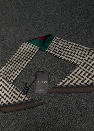Foulard, bandeau en soie Gucci, marque: Gucci, état: Neuf avec étiquette, 110,00 €, 116,20 € Protection acheteurs incluse