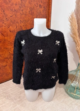 Pull noir duveteux à nœuds argentés – taille M – Pense à toi Paris, marque: Pense à Toi, état: Très bon état, taille: M / 38 / 10, 13,99 €, 15,39 € Protection acheteurs incluse