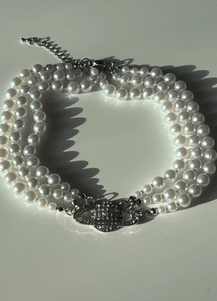 Collier ras cou à perles blanches et pendentif en forme de planète argenté à strass en très bon état, marque: Nana, état: Très bon état, 20,00 €, 21,70 € Protection acheteurs incluse