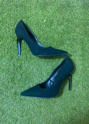 Escarpins Bershka noirs à talons métalliques – Taille 37, merk: Bershka, staat: Heel goed, maat: 37, € 12,00, € 13,30 inclusief Kopersbescherming Pro