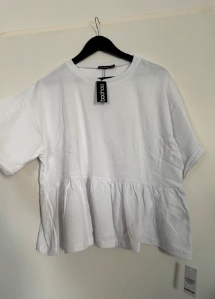 Top blanc péplum, merk: Boohoo, staat: Nieuw met prijskaartje, maat: XXL / 44 / 16, € 8,00, € 9,10 inclusief Kopersbescherming