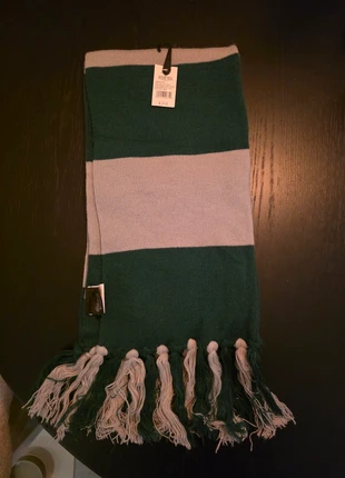 Slytherin scarf HarryPotterStudios, merk: Harry Potter, staat: Nieuw met prijskaartje, € 20,00, € 21,70 inclusief Kopersbescherming