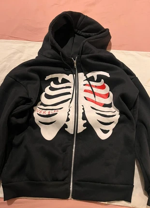 Skeleton hoodie, état: Très bon état, taille: M, 5,00 €, 5,95 € Protection acheteurs incluse