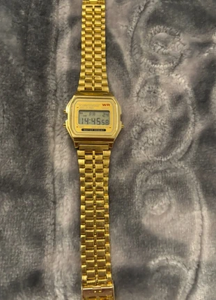 Montre style casio doré vintage y2k, marque: CASIO, état: Neuf sans étiquette, taille: Taille unique, 10,00 €, 11,20 € Protection acheteurs incluse