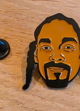 Snoop Doggy Dogg pin, staat: Nieuw zonder prijskaartje, € 4,50, € 5,43 inclusief Kopersbescherming