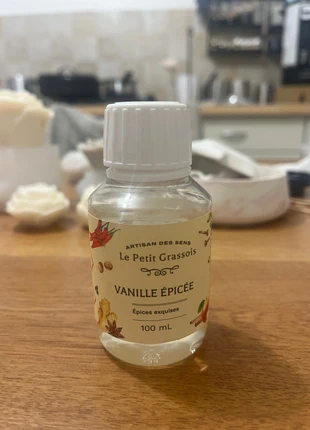 Parfum vanille épicée pour bougies Le Petit Grassois, marque: le petit grassois, état: Neuf sans étiquette, 11,00 €, 12,25 € Protection acheteurs incluse