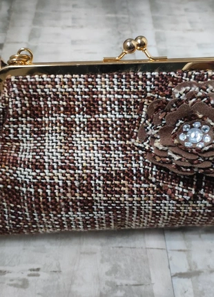 Clutch Elegante Tweed Marrón con Flor y Detalles Dorados – Nuevo a Estrenar, marque: Vintage Dressing, état: Neuf sans étiquette, 25,00 €, 26,95 € Protection acheteurs incluse