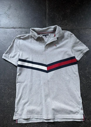 Nieuwe polo Tommy Hilfiger, merk: Tommy Hilfiger, staat: Nieuw zonder prijskaartje, maat: 16 jaar / 176 cm, € 17,50, € 19,08 inclusief Kopersbescherming