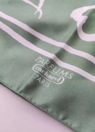 Foulard neuf en polyester Cacharel Parfums Paris – Neuf, brand: cacharel parfums, condition: New without tags, €11.90, €13.20 includes Buyer Protection Pro