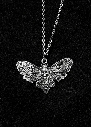 Butterfly moth skeleton skull necklace, marque: Butterfly, état: Très bon état, 9,00 €, 10,15 € Protection acheteurs incluse