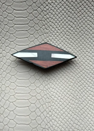 Vintage broche met hout en parelmoer inleg, merk: Vintage Love, staat: Heel goed, € 9,90, € 11,10 inclusief Kopersbescherming