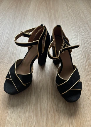 talons noir en velours sonia rykiel Taille 36, merk: Sonia Rykiel, staat: Heel goed, maat: 36, € 15,00, € 16,45 inclusief Kopersbescherming