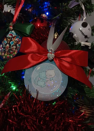 Pallina Natalizia Mew in Love Holographic - Limited Edition, brand: Pokémon, condizioni: Nuovo senza cartellino, €9.00, €10.15 include la Protezione acquisti