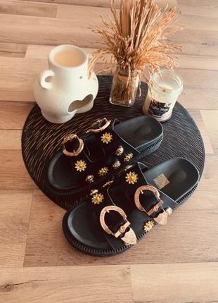 Magnifique paire de sandale à strass doré semelle crantée noir femme - Taille 38 Shein, marque: Shein, état: Neuf avec étiquette, taille: 38, 19,00 €, 20,65 € Protection acheteurs incluse