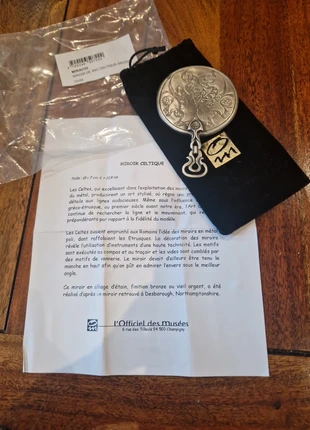 Miroir à main celtique en étain l'officiel des musées, brand: L'Officiel des musées, condition: New, €12.00, €13.30 includes Buyer Protection