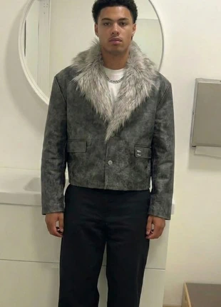 Veste grise effet suédé avec grand col fourrure, style hiver taille M, marque: sharles, état: Très bon état, taille: M, 134,90 €, 142,35 € Protection acheteurs incluse