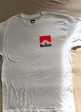 T-shirt Marlboro Logo imprimé sur la poitrine Taille L, brand: Malboro, condition: New without tags, size: L, €16.99, €18.54 includes Buyer Protection