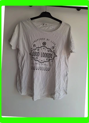 266. T-shirt blanc Jennyfer imprimé T34, marque: Jennyfer, état: Très bon état, taille: XS / 34 / 6, 2,00 €, 2,80 € Protection acheteurs (Pro) incluse