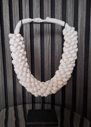 Witte schelpenketting ornament vakkenkast ibiza chique, merk: CHIC, staat: Nieuw met prijskaartje, € 35,00, € 37,45 inclusief Kopersbescherming Pro