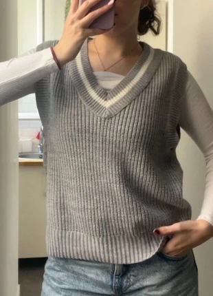 Pull en V sans manches Stradivarius M, marke: Stradivarius, zustand: Sehr gut, größe: M / 38 / 10, 5,00 €, 5,95 € inklusive Vinted-Käuferschutz