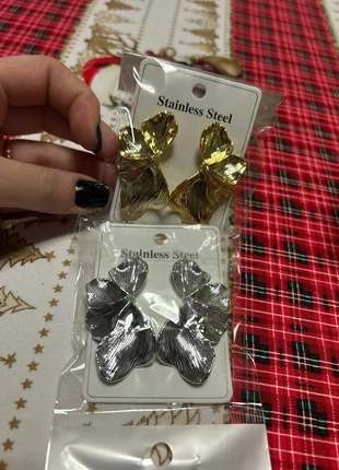 Orecchini fiore in acciaio inox anallergico, brand: INOX, condizioni: Nuovo senza cartellino, €2.00, €2.80 include la Protezione acquisti