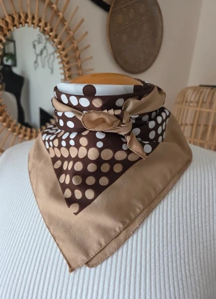 🧣Foulard carré vintage 69x69 cm beige + marron à pois 70's, merk: Marquis de Paris, staat: Heel goed, € 5,00, € 5,95 inclusief Kopersbescherming Pro