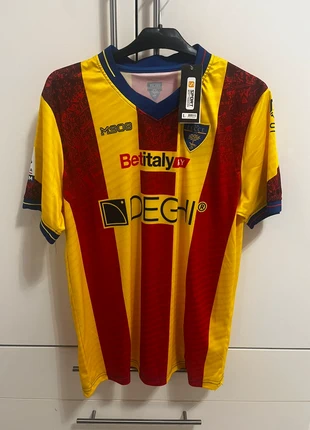 Nieuwe Lecce voetbalshirt maat L, merk: m908, staat: Nieuw met prijskaartje, maat: L, € 28,00, € 30,10 inclusief Kopersbescherming