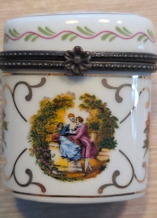Pilulier / petite boîte en porcelaine – Très joli décor, brand: Collection, condition: Very good, €5.00, €5.95 includes Buyer Protection