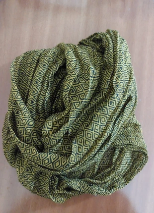 Sciarpa leggera / Foulard a fantasia geometrica rombi, effetto crinkle, verde oliva, unisex, OVS, brand: Vintage Chic, condizioni: Ottime, €8.00, €9.10 include la Protezione acquisti