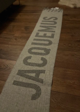 Jacequemeus sjaal, merk: Jacquemus, staat: Nieuw met prijskaartje, € 110,00, € 116,20 inclusief Kopersbescherming