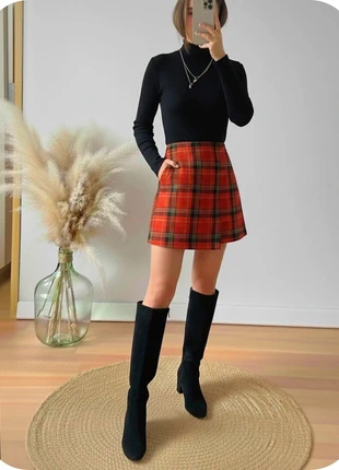 Mini jupe écossais anglaises à carreaux rouge noir taille S taille haute, merk: england skirt, staat: Heel goed, maat: S / 36 / 8, € 36,00, € 38,50 inclusief Kopersbescherming