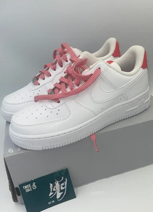 Nike air force 1 '07 wit rood maat 38, brand: Nike, condizioni: Nuovo con cartellino, taglia: 38, €55.00, €58.45 include la Protezione acquisti Pro