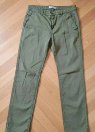 Pantalon skinny kaki – Pull & Bear – Taille 38 – Parfait état, marke: Pull & Bear, zustand: Sehr gut, größe: M / 38 / 10, 3,30 €, 4,17 € inklusive Vinted-Käuferschutz