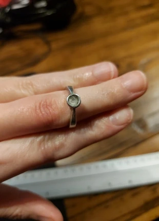 Zilveren ring met steentje, marca: ZILVER, estado: Bom, tamanho: 18,1 mm Ø / 18,5, €5.00, €5.95 inclui Proteção do Comprador