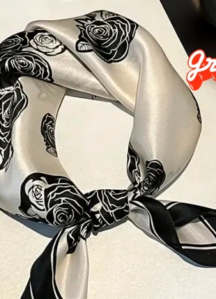 Sjaaltje silk feeling 70x70cm nieuw, merk: Trendy, staat: Nieuw met prijskaartje, € 4,50, € 5,43 inclusief Kopersbescherming