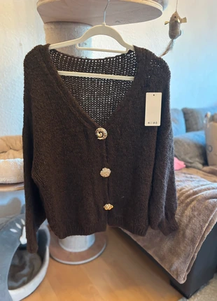 Schokobrauner Cardigan • One Size XS–L • Neu mit Etikett • Mit Broschen • Elegant & kuschelig, brand: Sonstiges, condizioni: Nuovo con cartellino, taglia: Taglia unica, €17.00, €18.55 include la Protezione acquisti