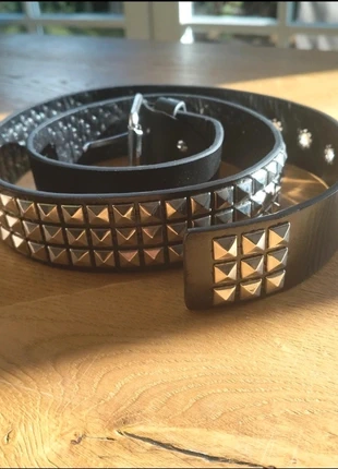 Studded belt, merk: y2k, staat: Nieuw zonder prijskaartje, maat: 110 cm, € 6,50, € 7,53 inclusief Kopersbescherming