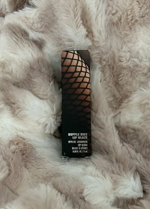 Nouveauté Kylie Cosmetics King Kylie Supple Kiss Lip Glaze, marke: Kylie Cosmetics, zustand: Neu, mit Etikett, 11,00 €, 12,25 € inklusive Vinted-Käuferschutz